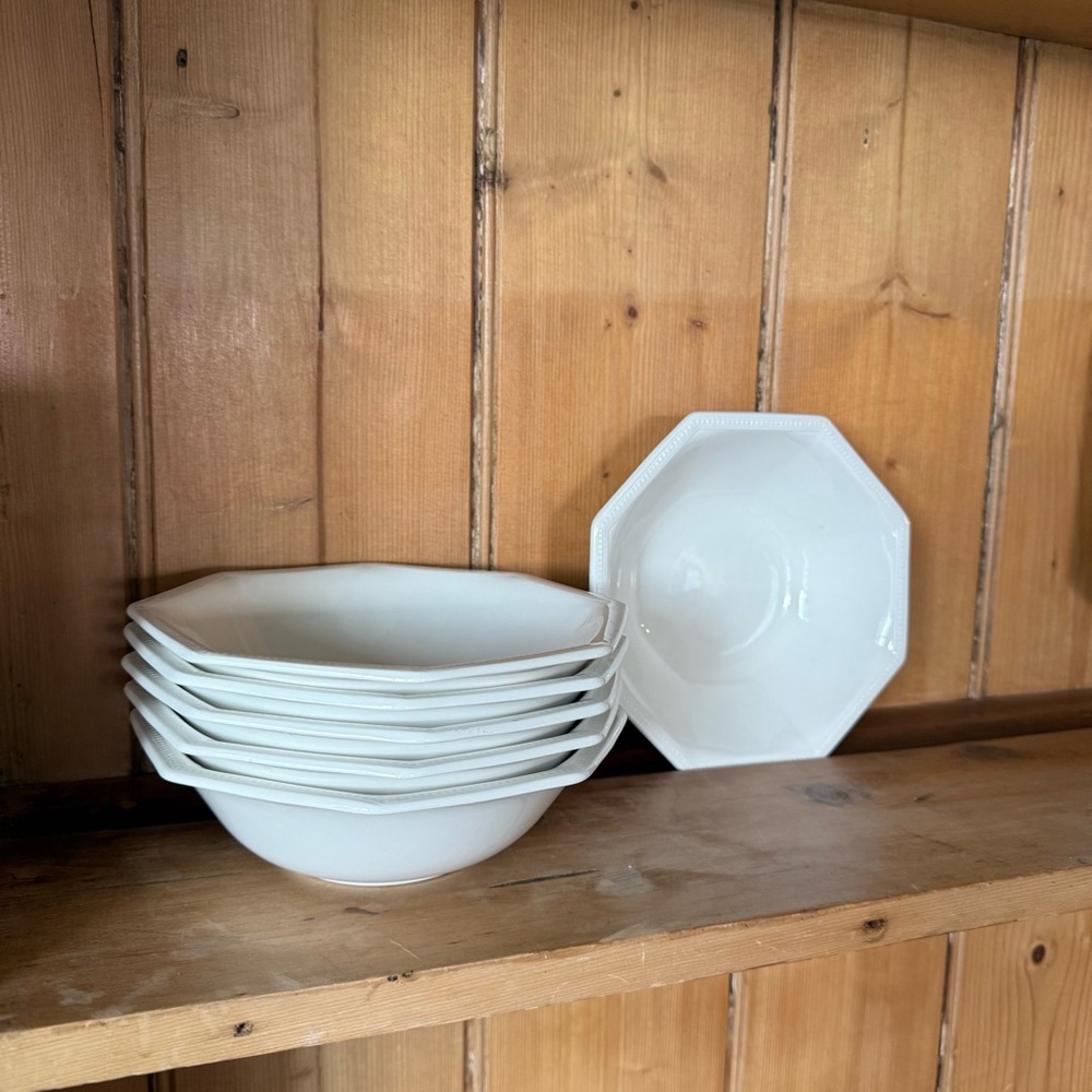 Johnson Brothers Heritage White Ironstone Set of 6 salad bowls.